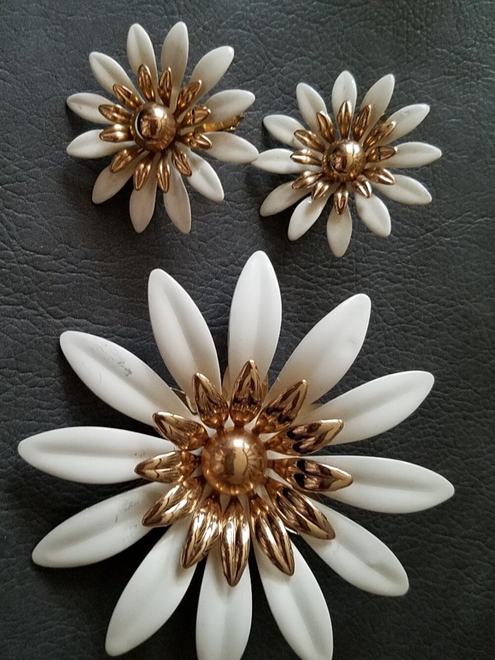 Vintage Sarah Coventry Flower Power Brooch and Clip Earrings Set